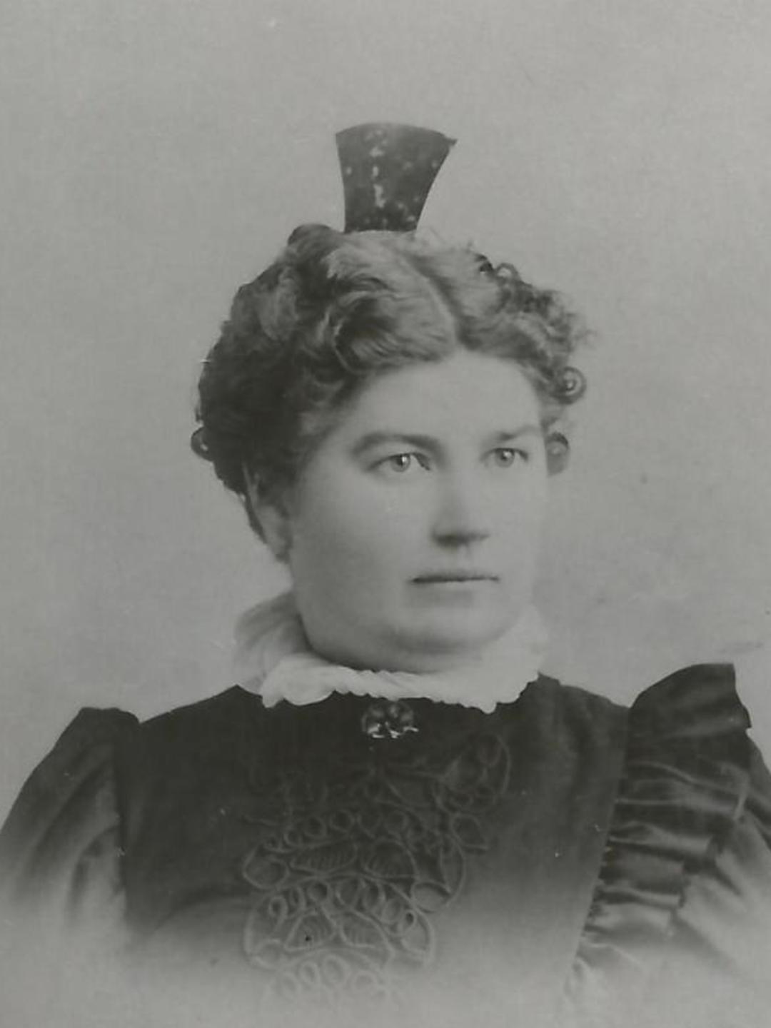 Isabelle McNeil (1847 - 1936) Profile